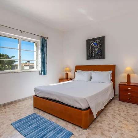 펜션 Moradia Com 4 Quartos, Piscina Em Vale Do Lobo 알만실