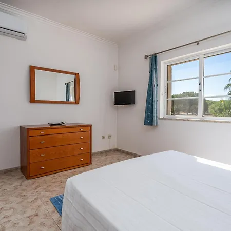 Ferienhaus Moradia Com 4 Quartos, Piscina Em Vale Do Lobo *